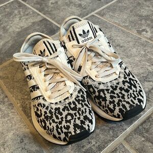 EUC Adidas tennis shoes animal print size 7.5. Only worn a couple of times.